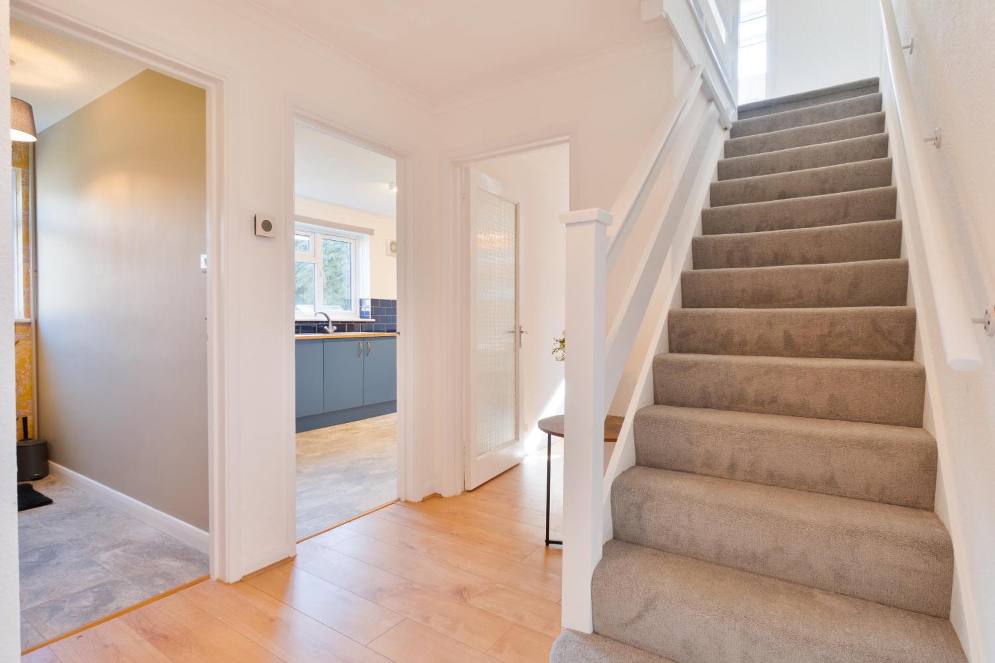 Stylish 4 Bedroom Spacious Retreat With Parking - Sleeps 10 - Families & Contractors كانتربيري المظهر الخارجي الصورة