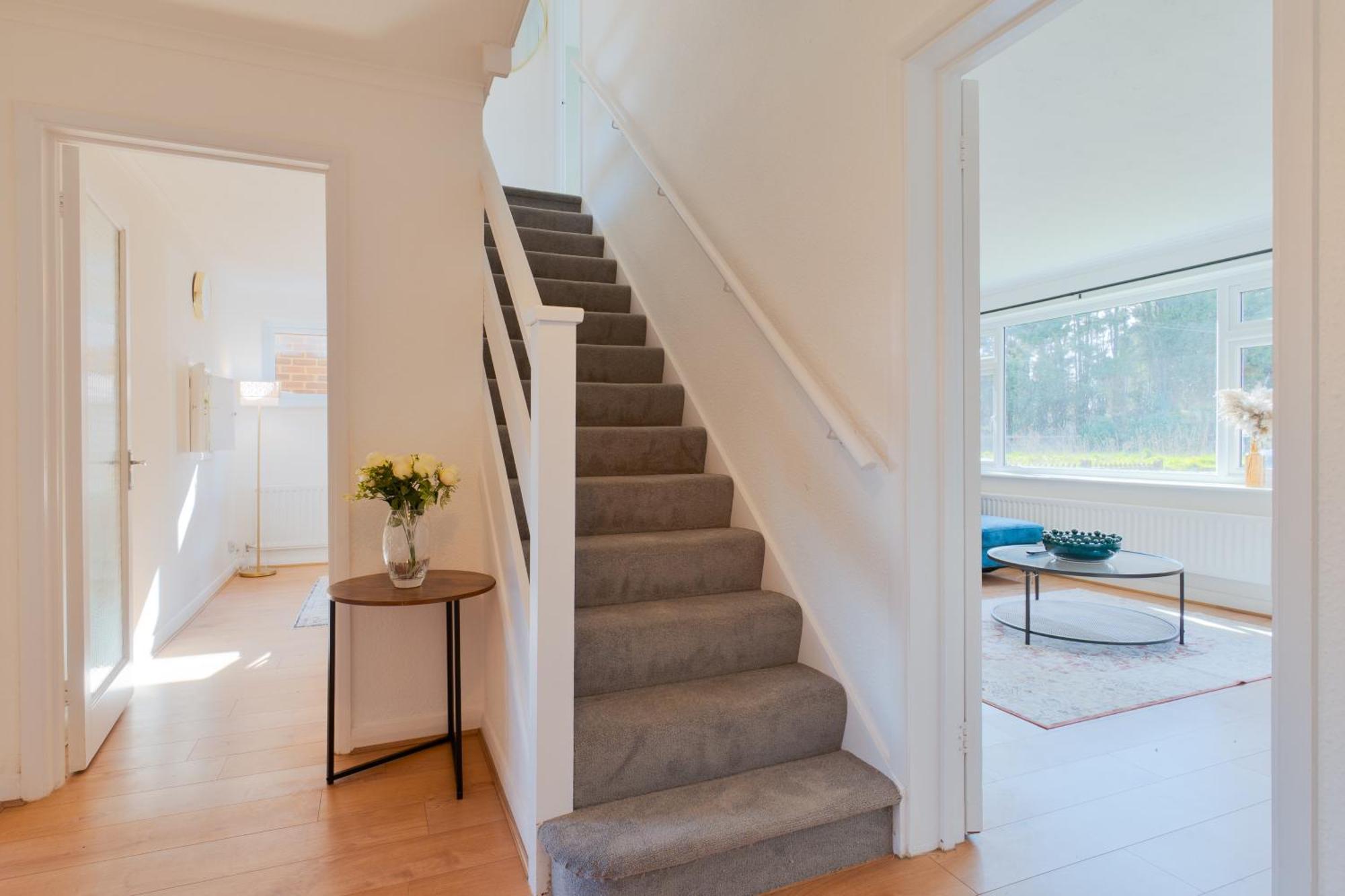 Stylish 4 Bedroom Spacious Retreat With Parking - Sleeps 10 - Families & Contractors كانتربيري المظهر الخارجي الصورة